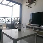 Alyce Тиас